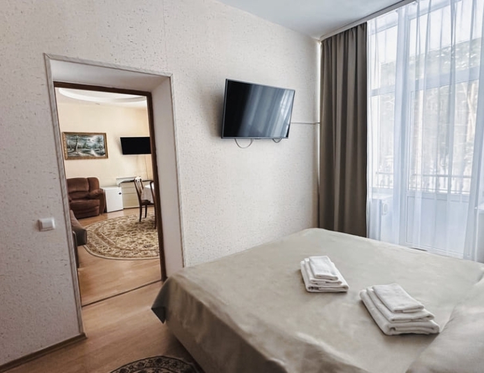 Люкс Корпус №1 Люкс Семейный 1-местный 2-комнатный с балконом - Санаторий «Карагай» Большеустьикинское